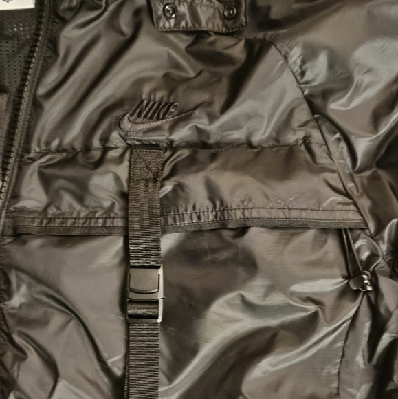 MEN'S NIKE SPORTSWEAR TECH WOVEN CARGO PACKABLE LINED JACKET - Picture 3 of 8